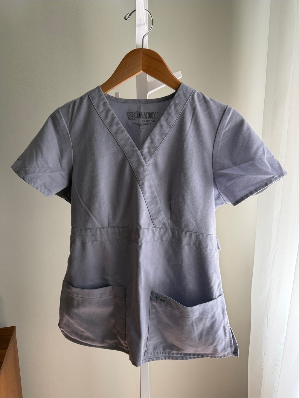 Grey's Anatomy Light Gray V-Neck Medical Scrub Top Small